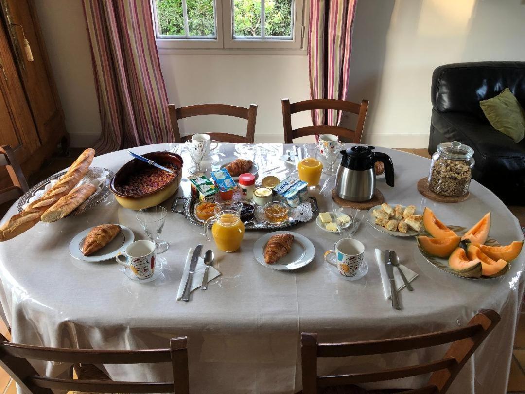Le Clos Fleuri - Chambres D'Hotes อังแซ็ง ภายนอก รูปภาพ