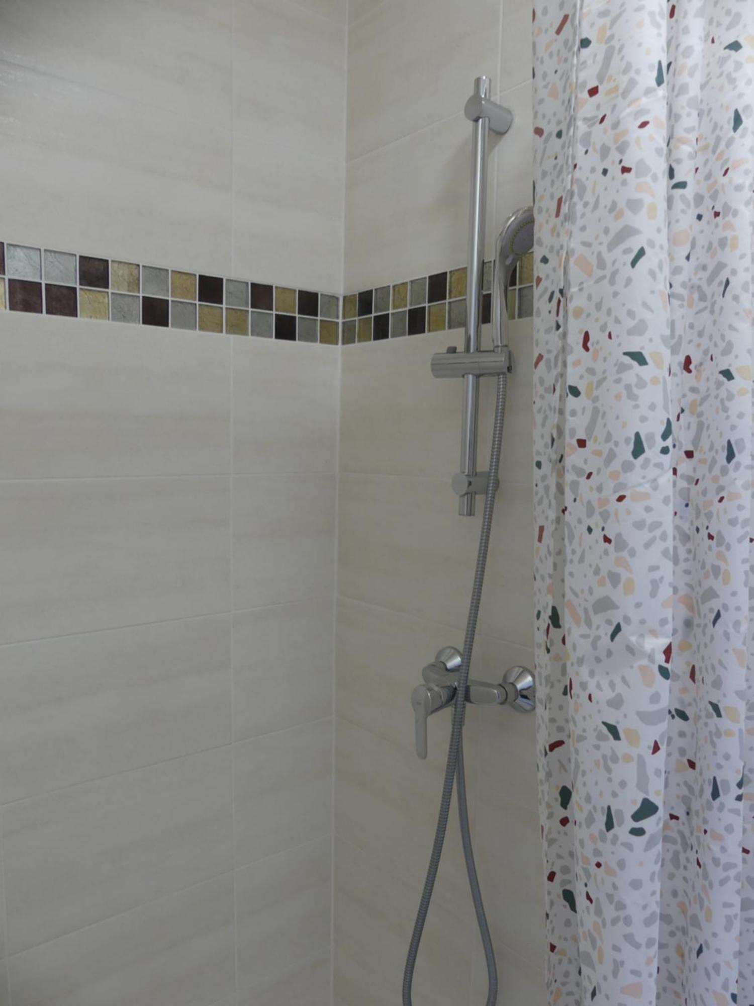 Le Clos Fleuri - Chambres D'Hotes อังแซ็ง ภายนอก รูปภาพ